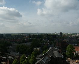 PICT1134 Uitzicht vanuit het dak aan de linker zijde, links de frederiklaan. Het gebouw hieronder in het midden is frederiklaan 60b. De kerk een stukje verder op is de...