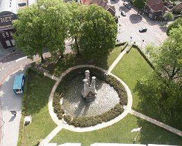 PICT1143 Vanuit boven de fontein gefotografeerd. De pompinstallatie was nog steeds in de kelders van dit gebouw ondergebracht. Elk jaar was het een gevecht met de...