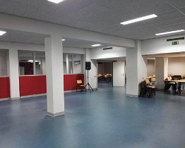 voormalig gymlokaal kelder2 Dit lokaal ligt in de kelder. Voorheen was dit een gymlokaal, daarna voor hout-bouw en de laatste jaren als examenlokaal. Op deze verdieping liggen dus vanwege...