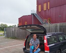 IMG_20180613_073025 Hier Enrico de Jong. bij De Leijgraaf werkten we zelfs vanuit de kofferbak aan het moderne onderwijs.