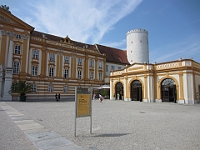 PICT3443 E  Na het klooster te hebben gezien (fotografie verbod) kon je met hetzelfde kaartje rechts de aangrenzende tuinen in.