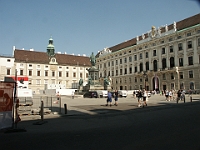 PICT3534  door de passage onder de Hofbar heen (Alte Hofburg)