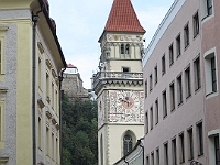 PICT3556 I  Lopend de altstadt uit, richting rivier donau